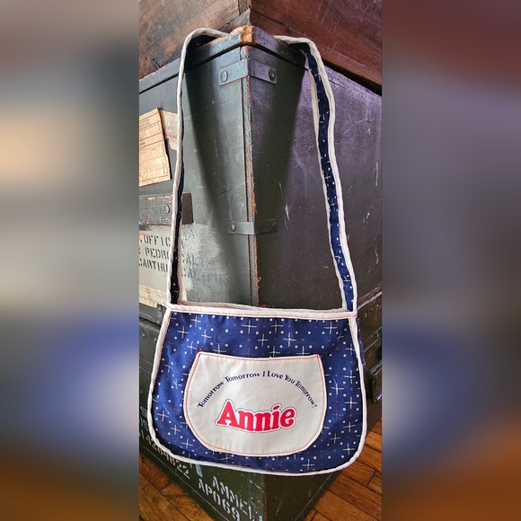 Vintage Annie Blue and White Purse - Picture 1 of 5